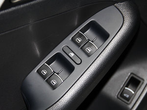 2014款改款 1.6L 自动舒适型 主驾车窗控制区	