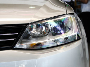 2014款改款 1.6L 自动舒适型 大灯