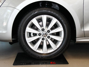 2014款改款 1.6L 自动舒适型 轮圈