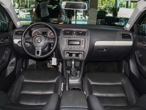 2014款改款 1.6L 自动舒适型 内饰全景