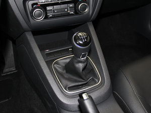 2014款改款 1.4TSI 手动豪华型 换挡杆