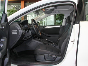 2014款改款 1.4TSI 蓝驱型 前排空间