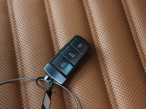 2015款2.0TSI 至尊型 车钥匙