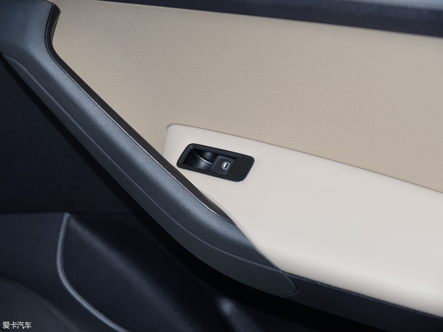 2015����_ �|�ݰ� 1.6L �Ԅ����m��