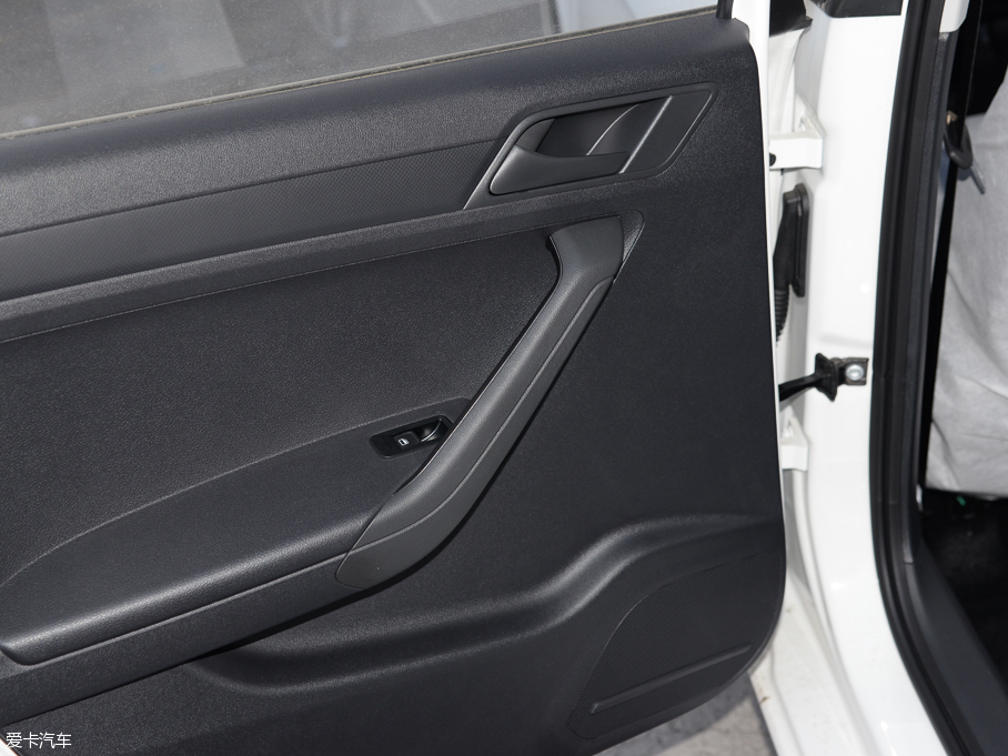 2015����_(d��) �|(zh��)�ݰ� 1.6L �քӕr����