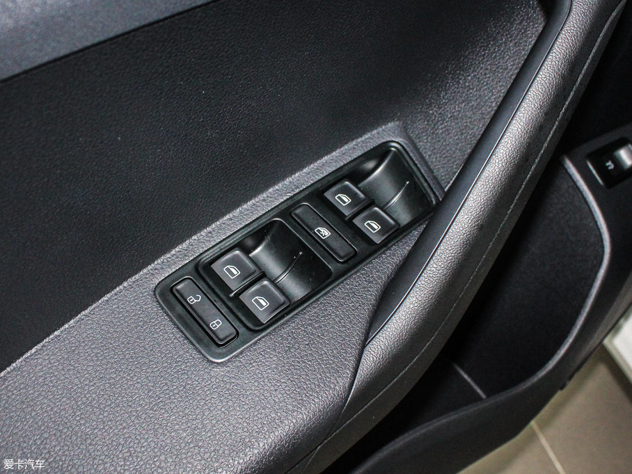 2015����_ �|�ݰ� 1.6L �Ԅӕr����