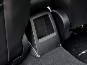 2015款1.4T DSG Sportline 空间座椅