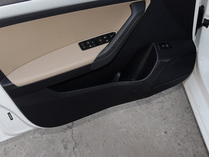 2015款质惠版 1.6L 自动舒适型 前门储物空间