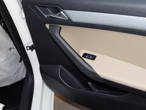 2015款质惠版 1.6L 自动舒适型 空间座椅