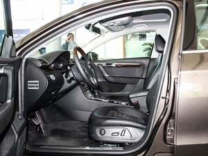 2015款2.0TSI 尊贵型 前排空间