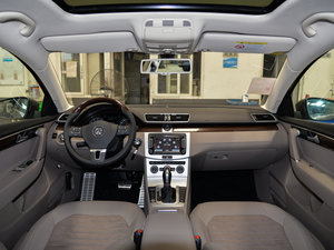 2015款1.8TSI 尊贵型 内饰全景