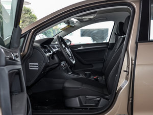 2015款1.6L 自动时尚型 前排空间