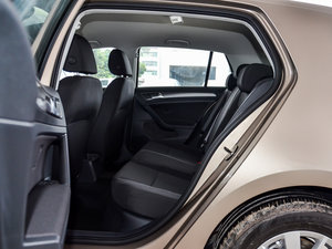 2015款1.6L 自动时尚型 后排空间
