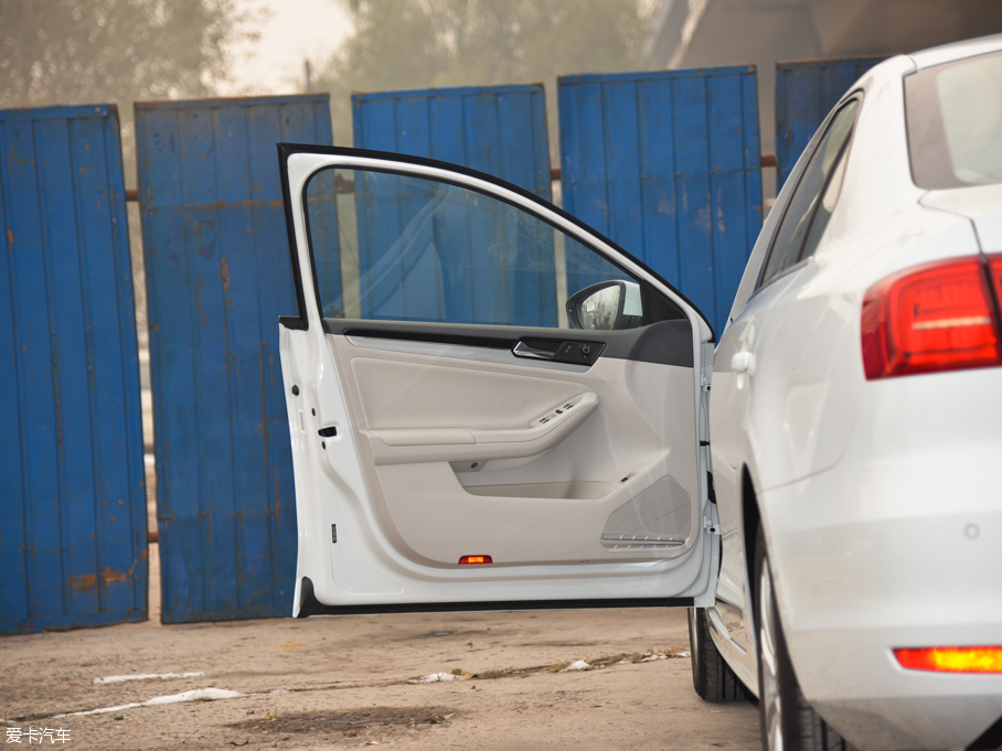 2015�����v 230TSI �ք����m��