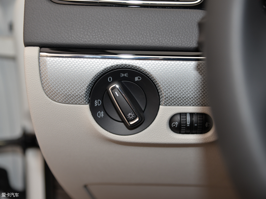 2015�����v 230TSI �ք����m��