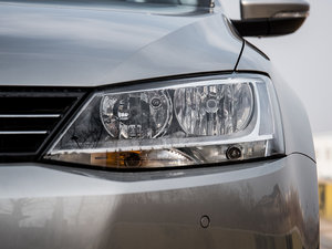 2015款1.4TSI 自动精英型 大灯