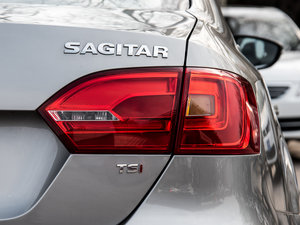 2015款1.4TSI 自动精英型 尾灯