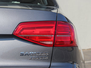 2015款280TSI DSG旗舰型 尾灯