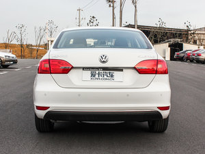 2015款1.6L 自动领先型 正后	