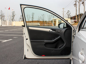 2015款1.6L 自动领先型 驾驶位车门