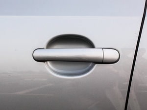 2015款1.6L 手动领先型 主驾门拉手