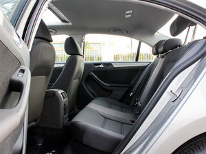 2015款1.6L 手动领先型 后排空间