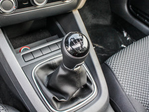 2015款1.6L 手动领先型 换挡杆