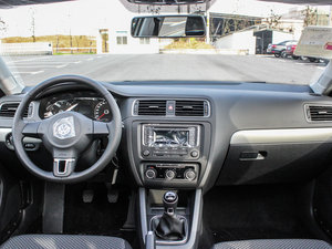 2015款1.6L 手动领先型 内饰全景