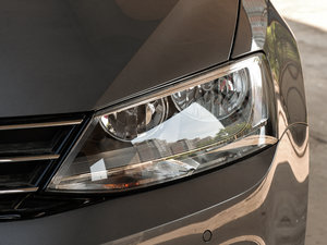 2015款230TSI DSG豪华型 大灯