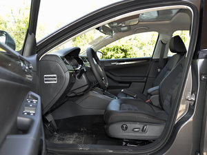 2015款230TSI DSG豪华型 前排空间