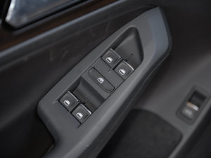 2015款230TSI DSG豪华型 主驾车窗控制区	
