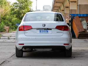 2015款1.6L 手动舒适型 正后	