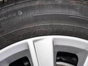2015款1.6L 手动舒适型 轮胎尺寸
