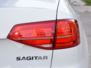 2015款1.6L 手动舒适型 尾灯