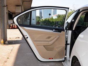 2015款1.6L 手动舒适型 左后车门