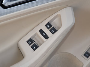 2015款1.6L 手动舒适型 主驾车窗控制区	