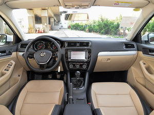 2015款1.6L 手动舒适型 内饰全景