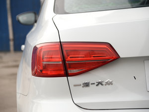 2015款230TSI 手动舒适型 尾灯