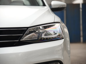 2015款230TSI 手动舒适型 大灯