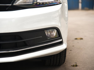 2015款230TSI 手动舒适型 前雾灯