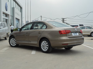 2015款1.6L 自动舒适型 左后45度