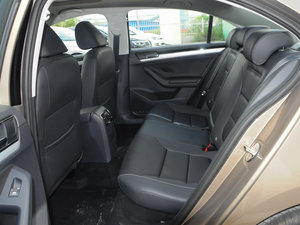 2015款1.6L 自动舒适型 后排空间