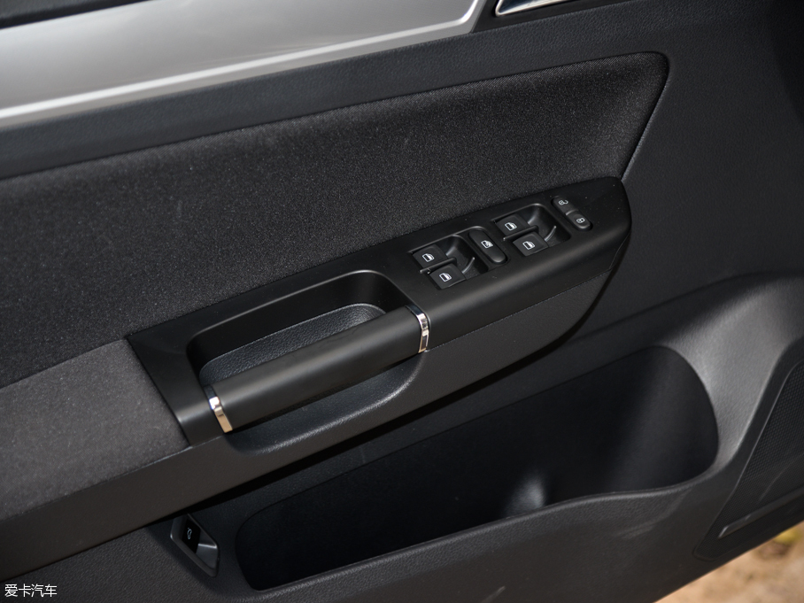 2015 |ݰ 1.6L քӕr