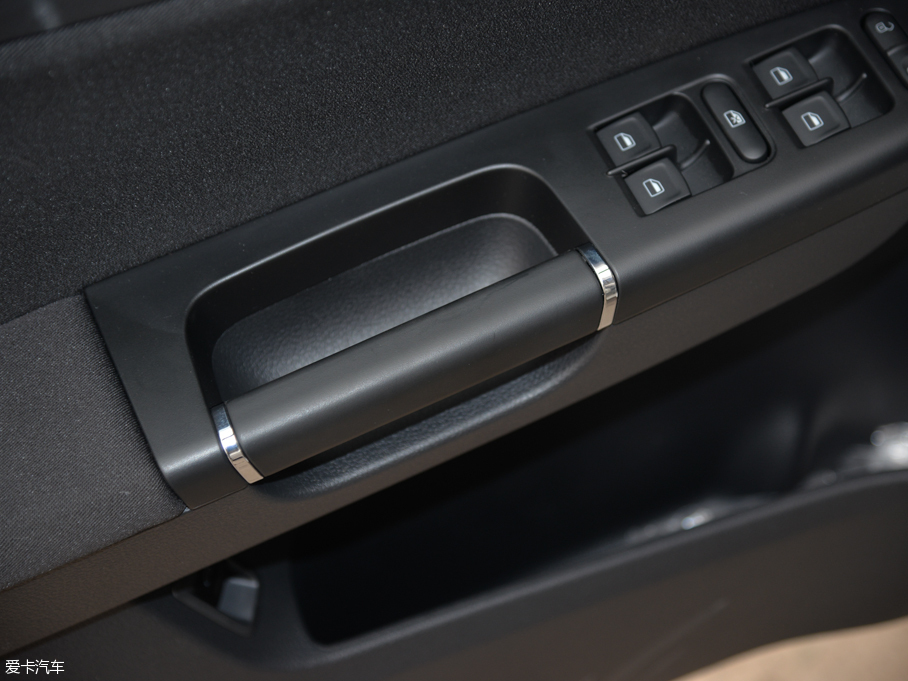 2015 |ݰ 1.6L քӕr