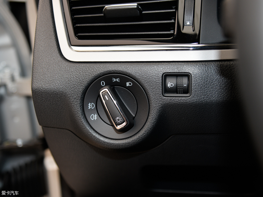 2015 |ݰ 1.6L քӕr