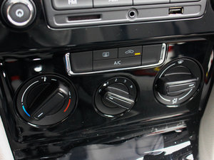 2015|ݰ 1.6L Ԅӕr {{