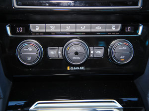 2017380TSI DSG Ş {{