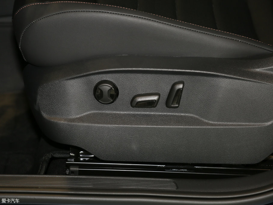 2016ߠ򡤼 230TSI ԄӺA