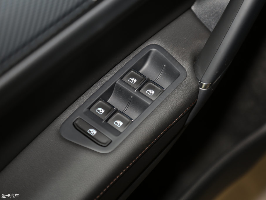 2016ߠ򡤼 230TSI ԄӺA