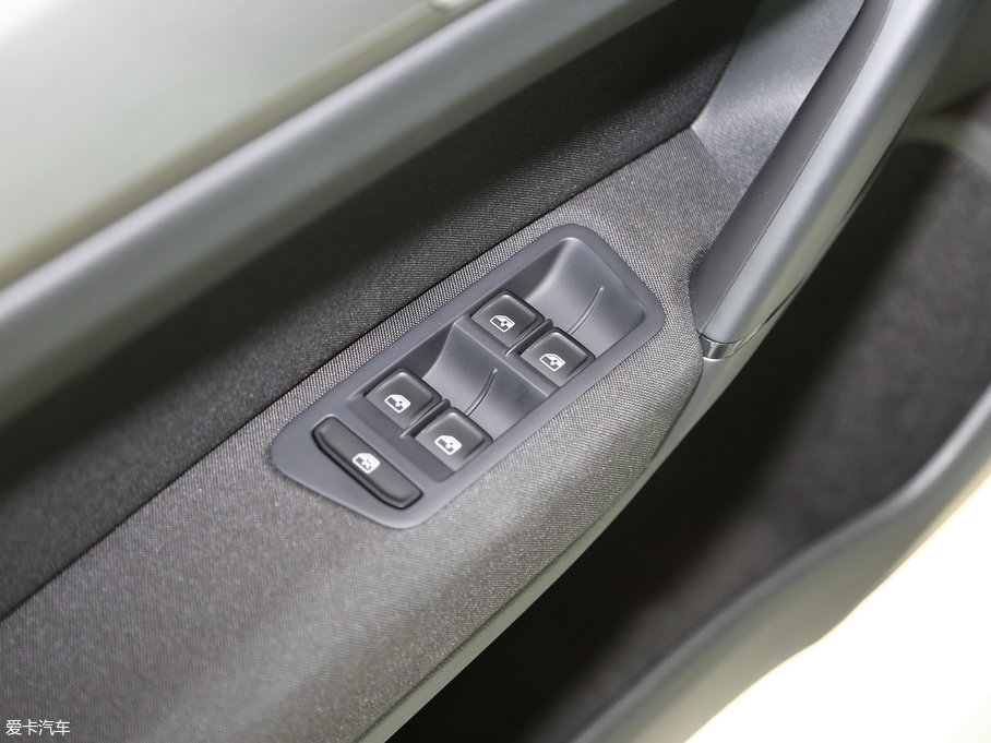 2016��ߠ��򡤼��� 1.6L �Ԅ����m��